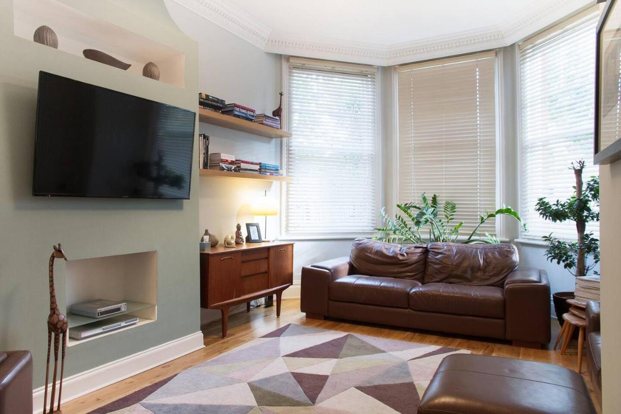 Bright & Spacious Modern 2 Bedroom Appartement *