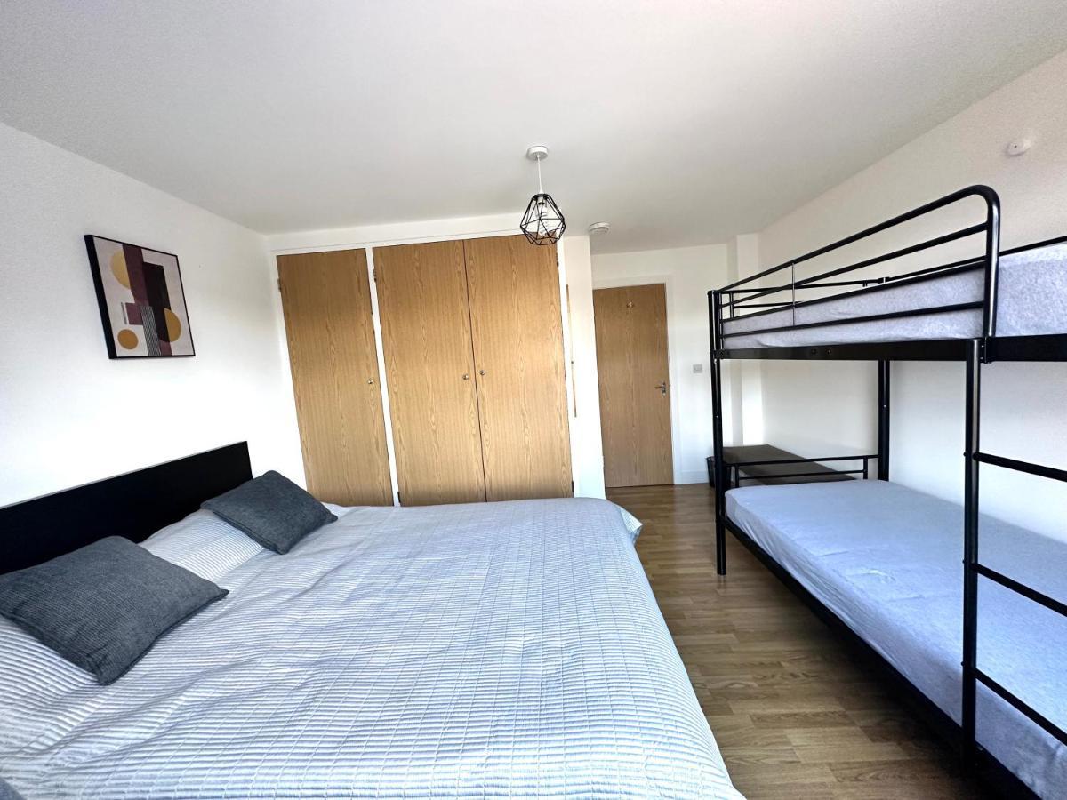 2 Bedroom Flat 1 Stop From Bridge Appartement *