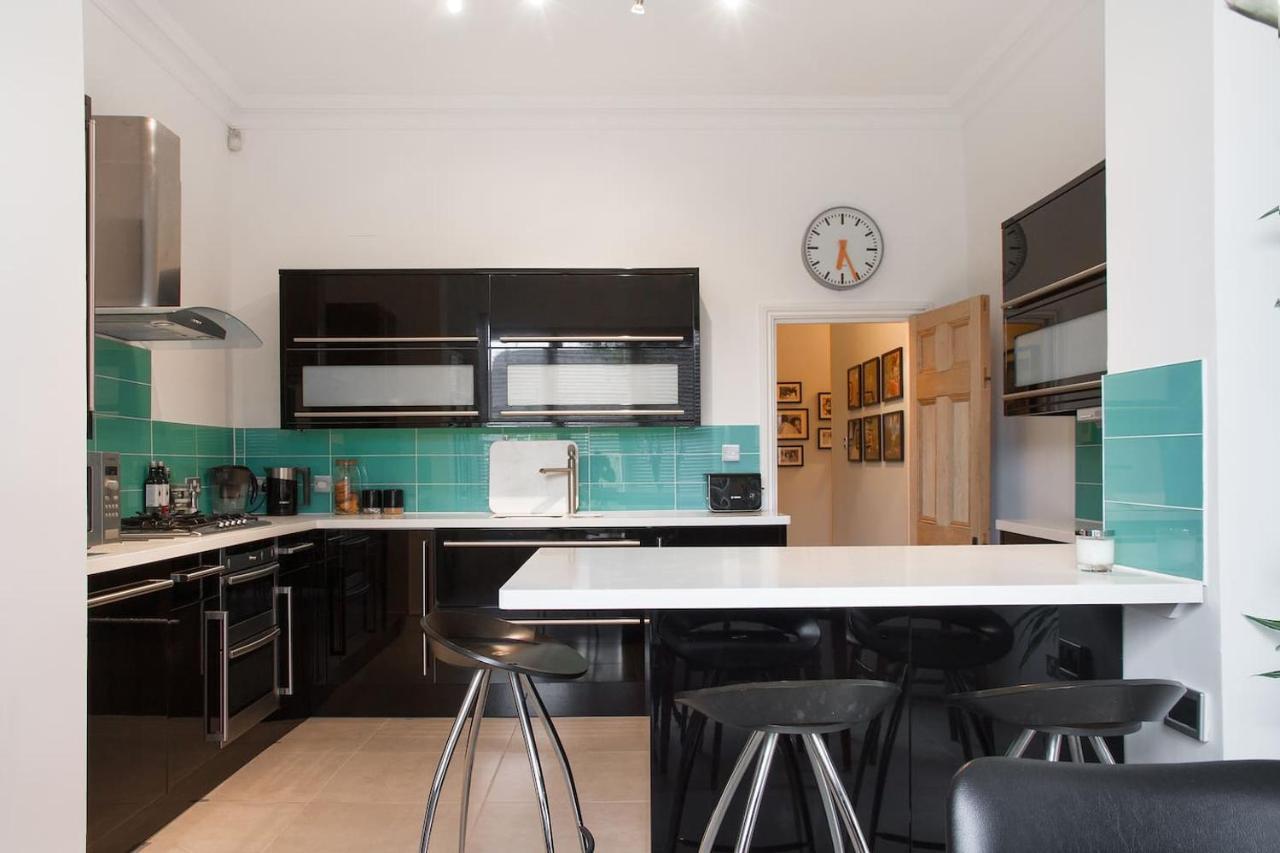 Bright & Spacious Modern 2 Bedroom Londres