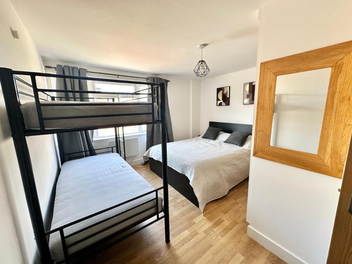Leilighet 2 Bedroom Flat 1 Stop From Bridge London