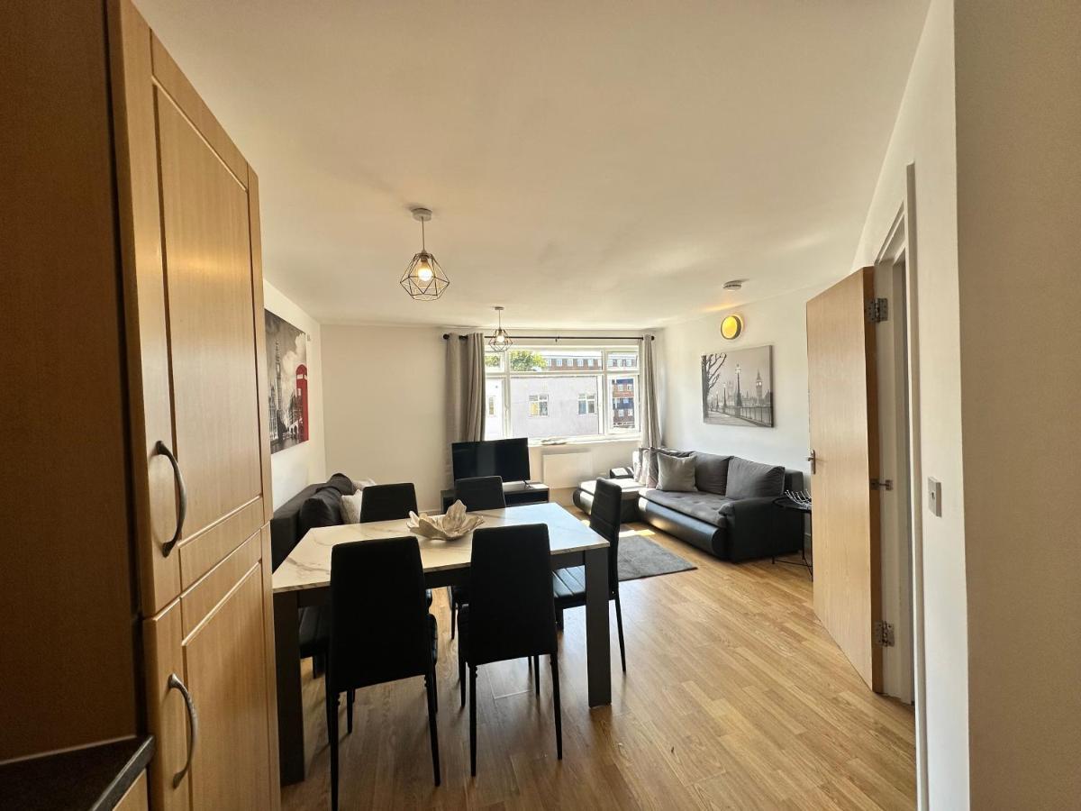 Appartement 2 Bedroom Flat 1 Stop From Bridge Londres