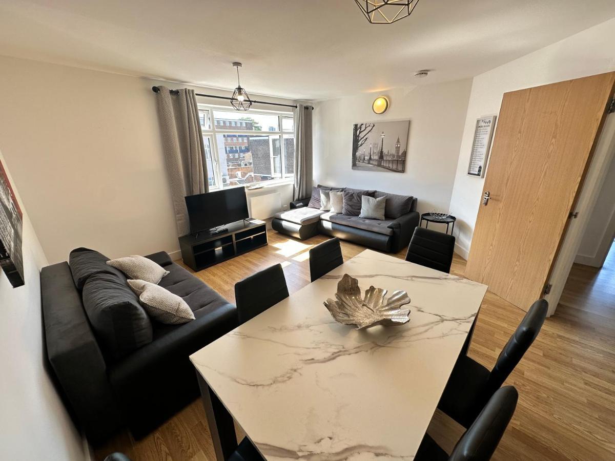 2 Bedroom Flat 1 Stop From Bridge Appartement