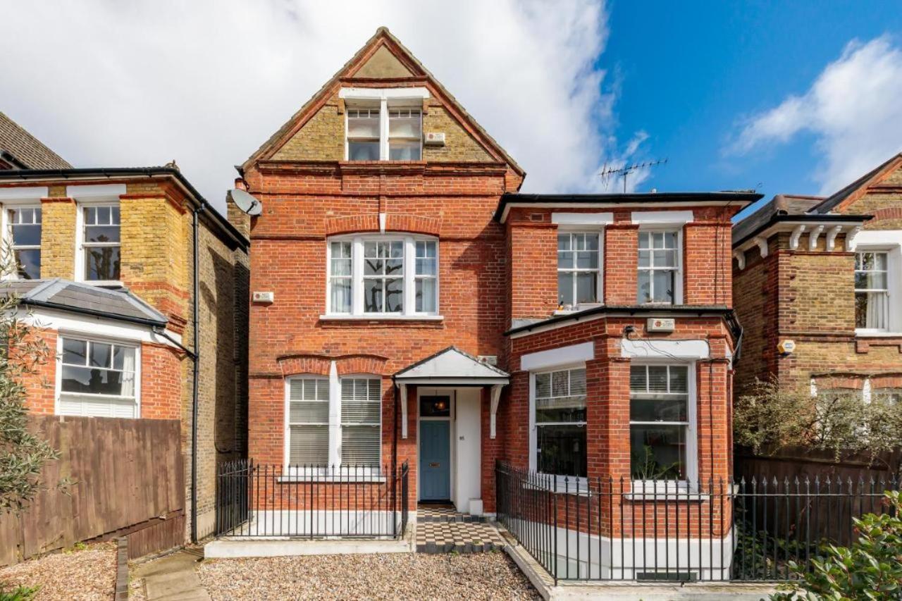 Bright & Spacious Modern 2 Bedroom Londen