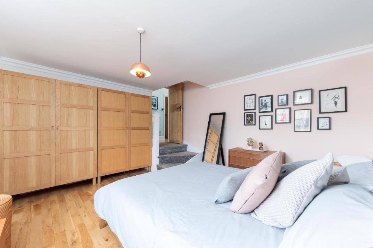 Bright & Spacious Modern 2 Bedroom Appartement