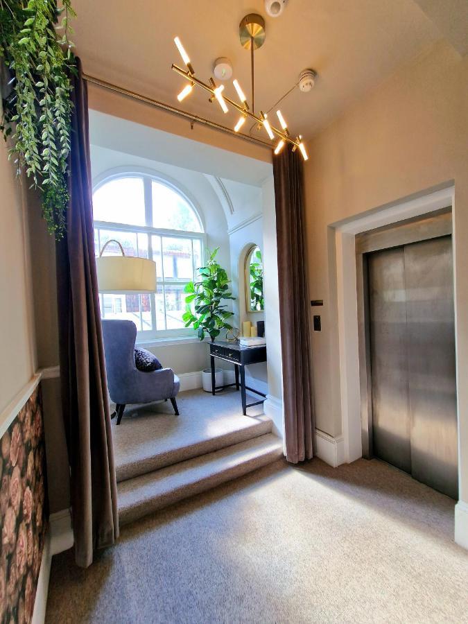 Brilliant 3 Bedroom's In Hyde Park With Elevator - 1 Flight Of Stairs Only Leilighet