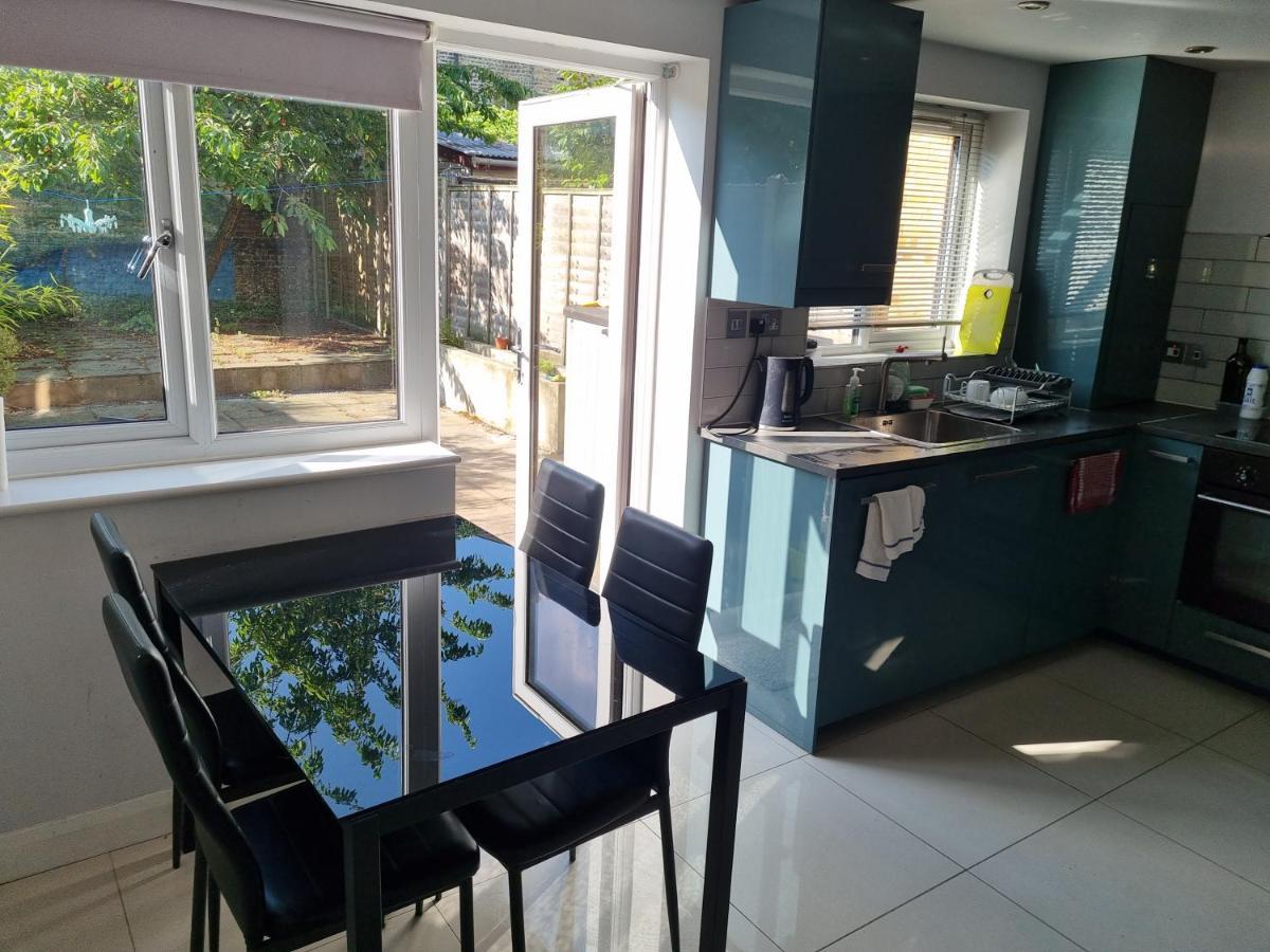 Pensionat Single With En-suite Shower In Zone 1 *