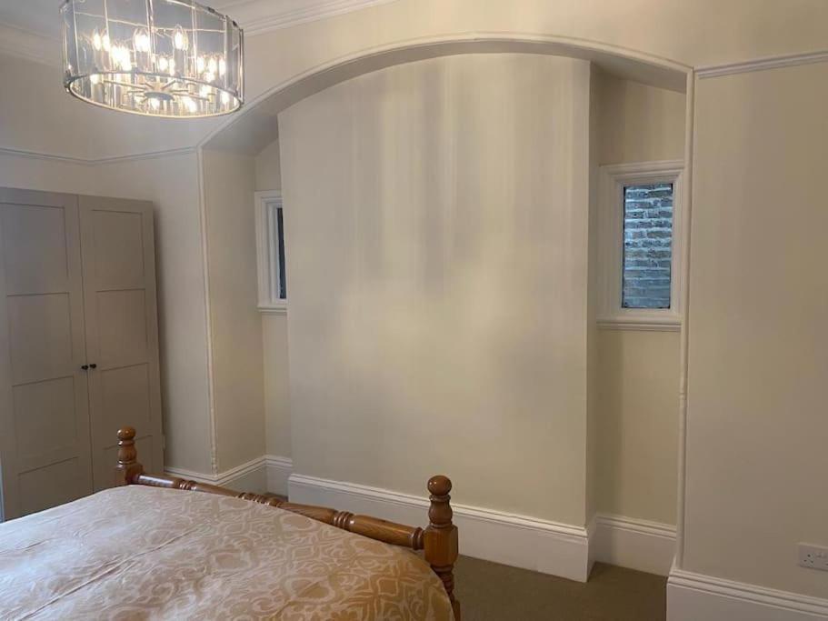 Beautiful Ground Floor Flat Londra