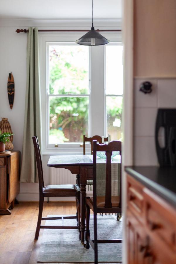 Charming Terraced 3br House, 5 Min Hither St Lägenhet