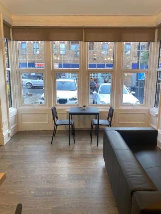 Beautiful Ground Floor Flat * Londra