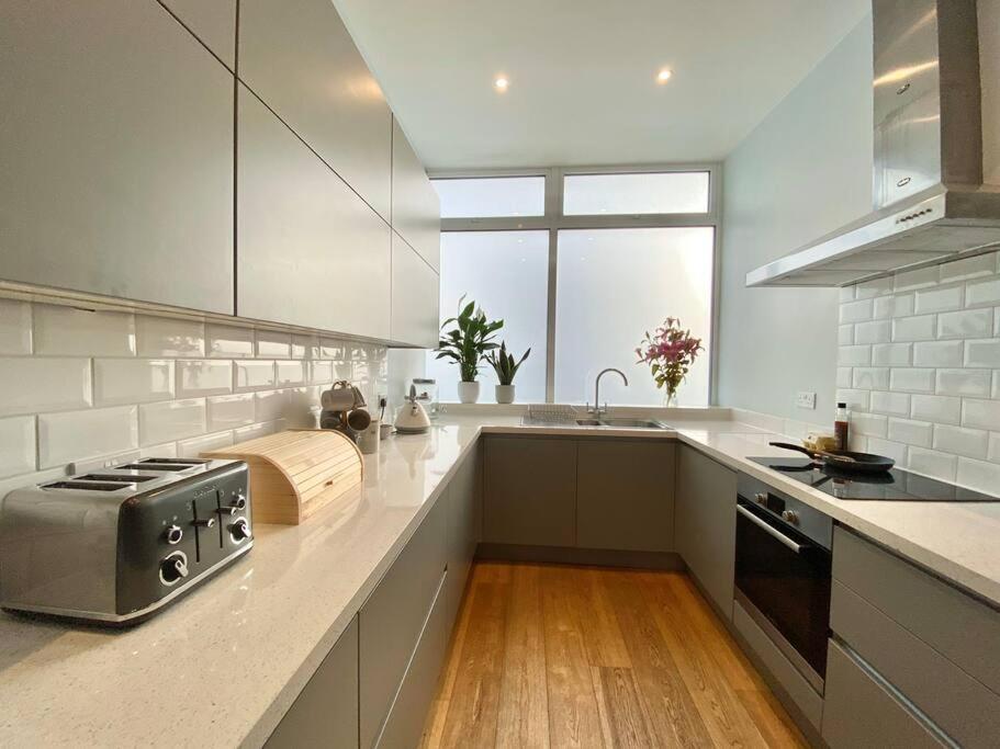 2bdr Modern In Hammersmith West Londen