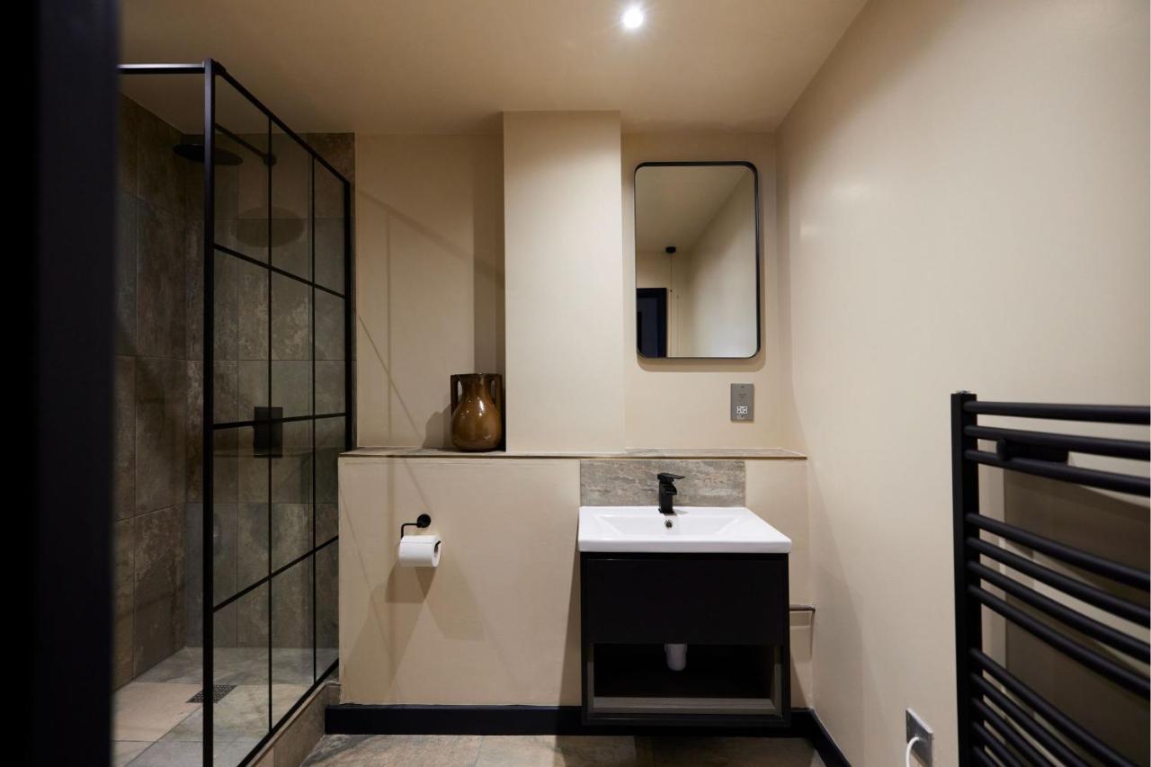 The Whitechapel Place - Stunning 2bdr Flat With Balcony * London