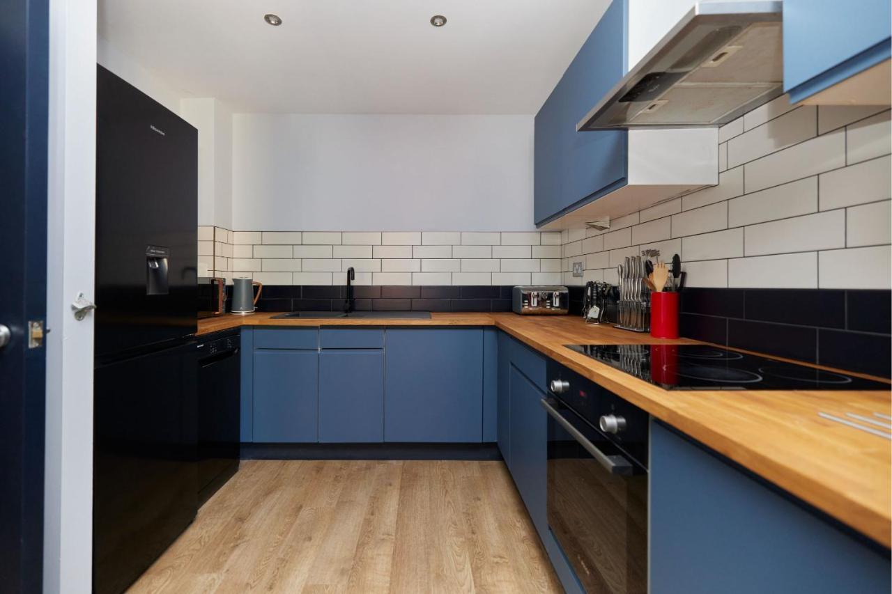 The Whitechapel Place - Stunning 2bdr Flat With Balcony * London