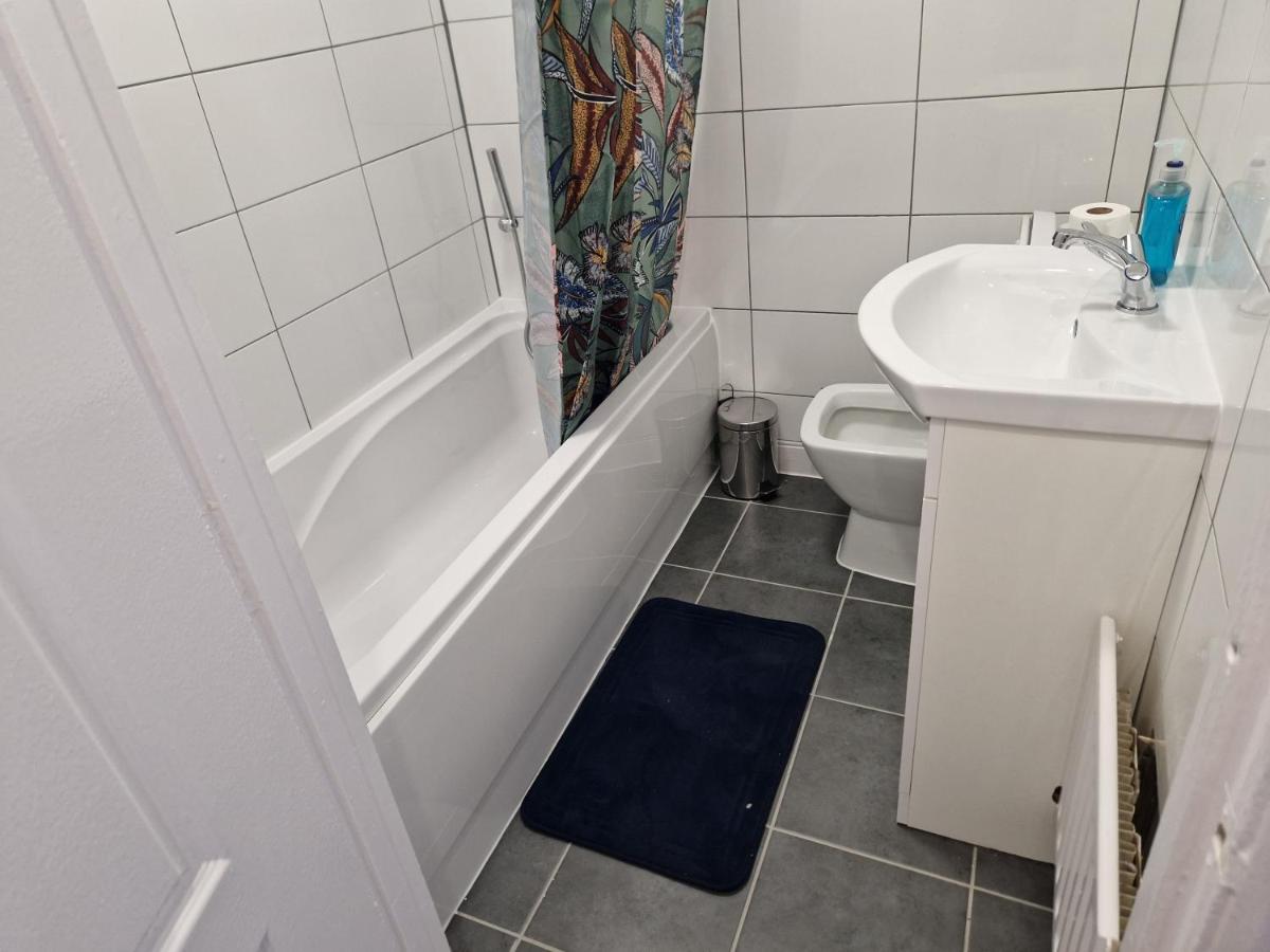 A Lovely One Bedroom In Hither Lane * London