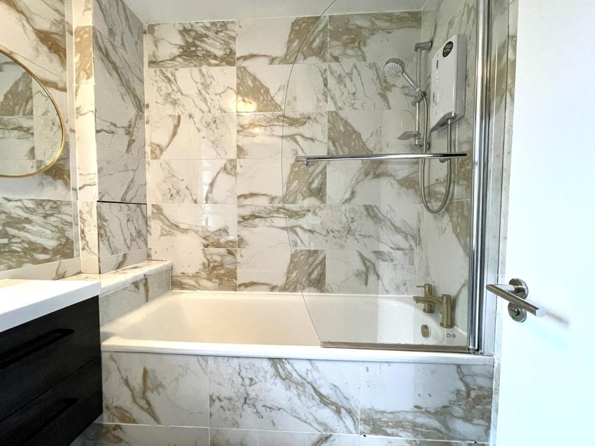 Beautiful 3-bed At Swiss Leilighet London