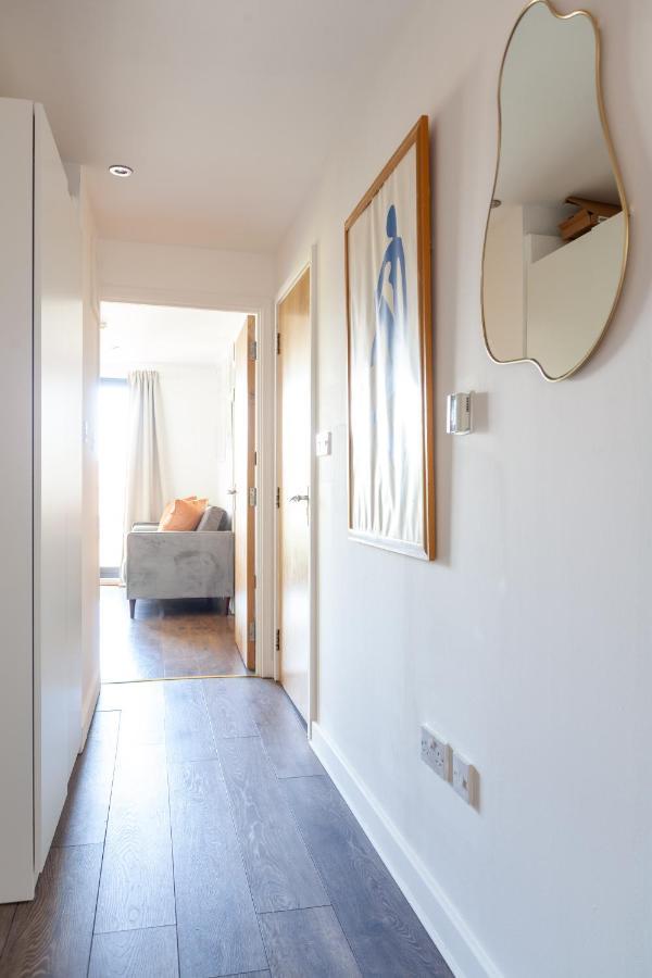 Arte - 3-bed 3-bath Nordic Style Minimalistic Flat, Hackney Downs Station 2 Min Walk, Great Location, Parking, Weekly Or Monthly Stays, Serviced - 6 People * Londres