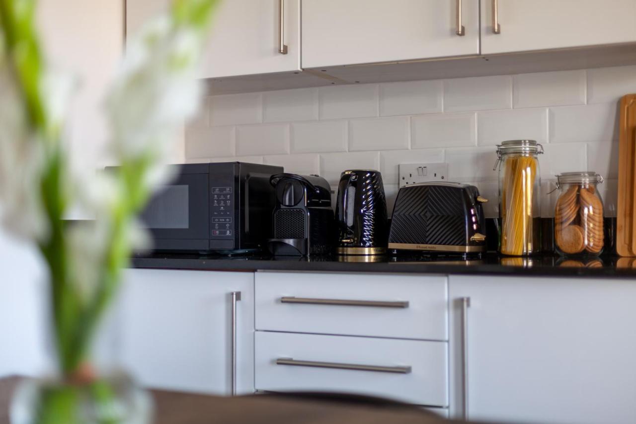 Arte - 3-bed 3-bath Nordic Style Minimalistic Flat, Hackney Downs Station 2 Min Walk, Great Location, Parking, Weekly Or Monthly Stays, Serviced - 6 People Londres
