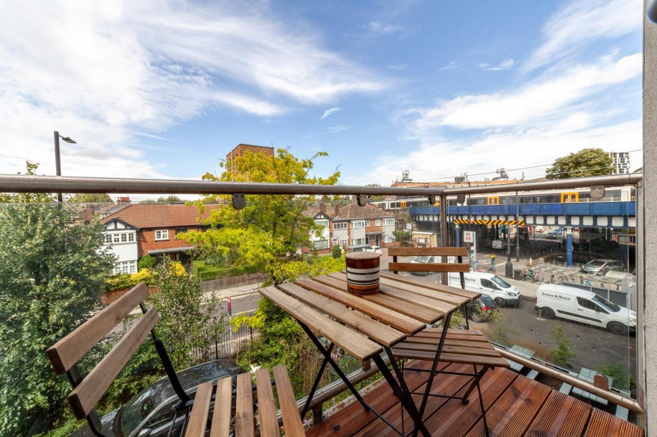 Arte - 3-bed 3-bath Nordic Style Minimalistic Flat, Hackney Downs Station 2 Min Walk, Great Location, Parking, Weekly Or Monthly Stays, Serviced - 6 People Londres