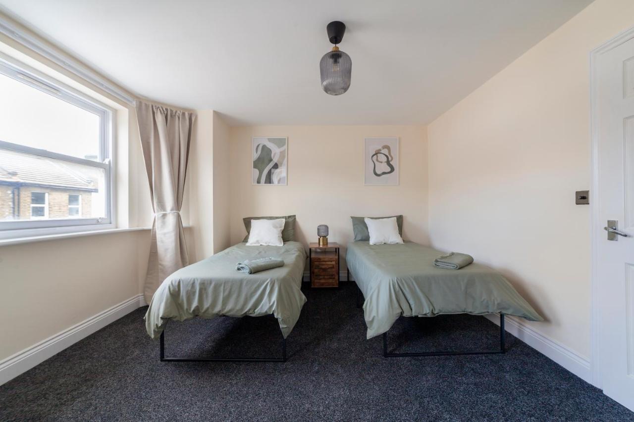 Arte Serviced Stratford - 3 Bedrooms 2 Bathrooms London, Stratford, Maryland, Free Parking, Garden, Weekly Or Monthly - Up To 8 Guests Semesterbostad London