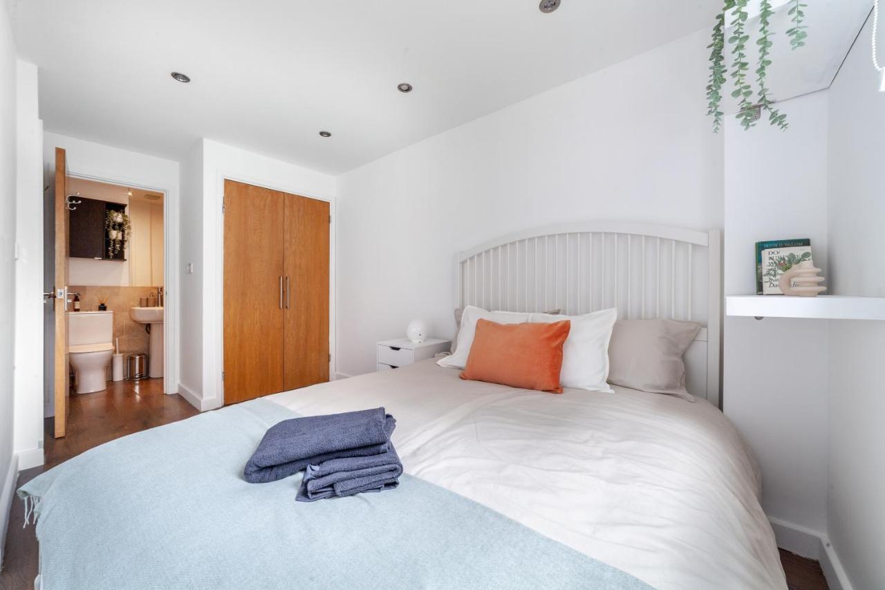 Appartement Arte - 3-bed 3-bath Nordic Style Minimalistic Flat, Hackney Downs Station 2 Min Walk, Great Location, Parking, Weekly Or Monthly Stays, Serviced - 6 People *