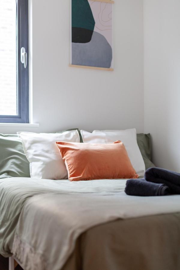 Arte - 3-bed 3-bath Nordic Style Minimalistic Flat, Hackney Downs Station 2 Min Walk, Great Location, Parking, Weekly Or Monthly Stays, Serviced - 6 People Londres