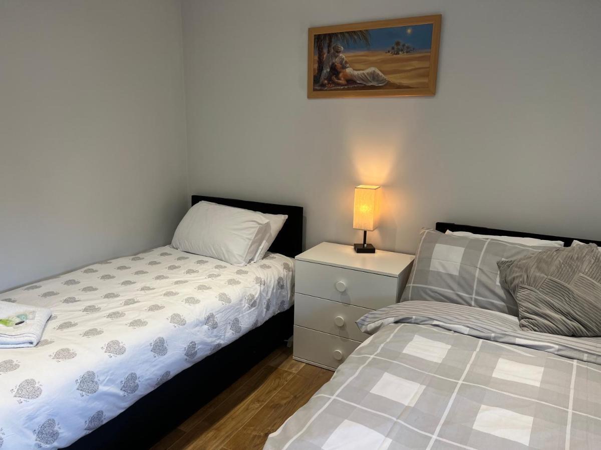 Hotell Grand Bleu - - Next To Piccadilly Line Tube Station & Brand New Facilities