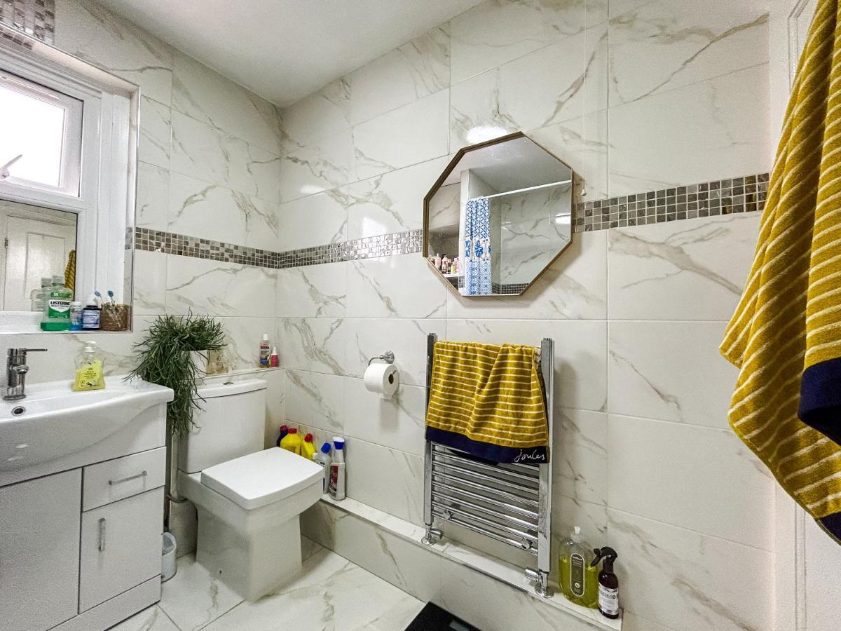 Homestay Spacious Double Bedroom In Shooters Hill *