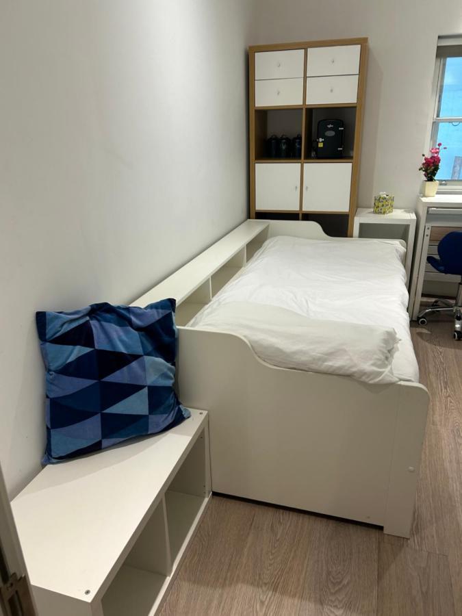 Privat bolig Beautiful Double In A Location Next To Various Tube Stations With Breakfast And Yoga Options Available On Site *