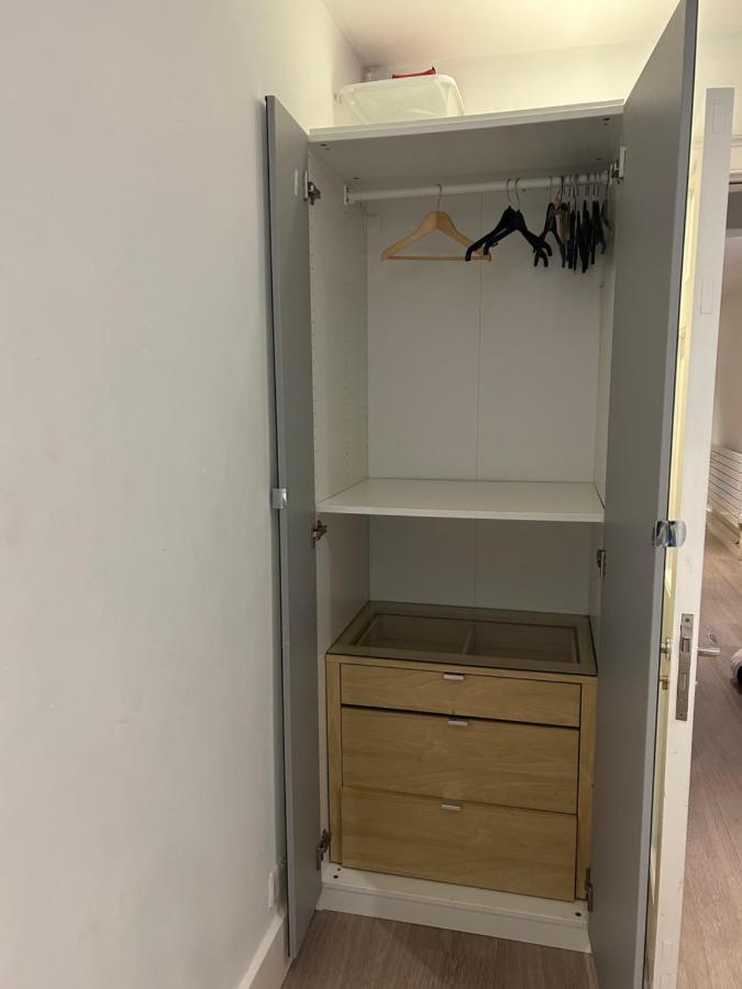 Beautiful Double In A Location Next To Various Tube Stations With Breakfast And Yoga Options Available On Site Privat bolig *