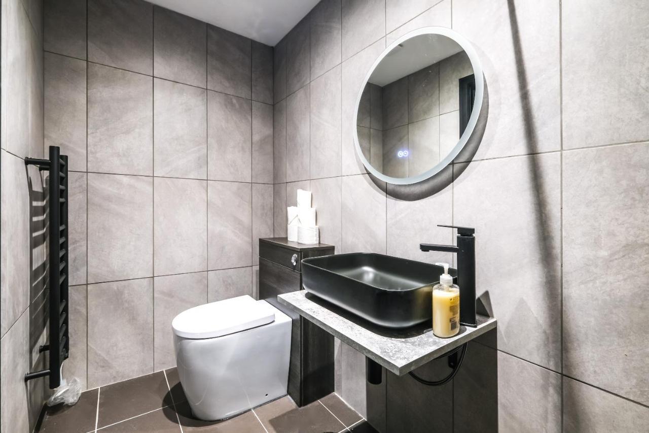 Quaint And Spacious Piccadilly Sleep 6 Vrd Londen