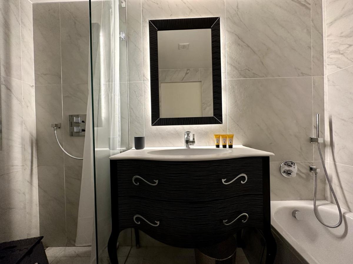 Luxurious 2-bedroom, 2-bathroom Paddington Retreat With En-suite Tv Bed *