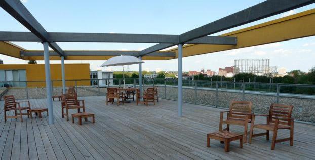 Apartment Luxury Modern 1 Bedroom With Balcony