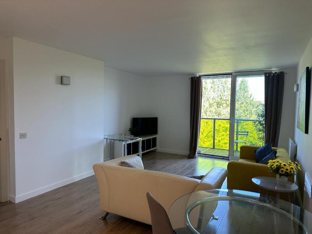 Luxury Modern 1 Bedroom With Balcony * London
