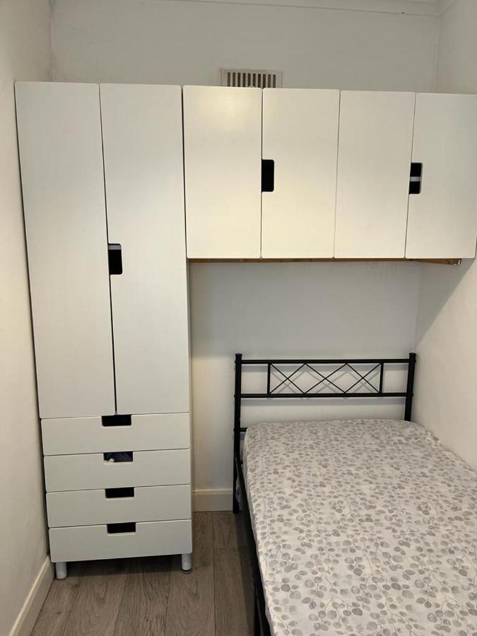 Please Cancel Your Bookings Privat bolig London