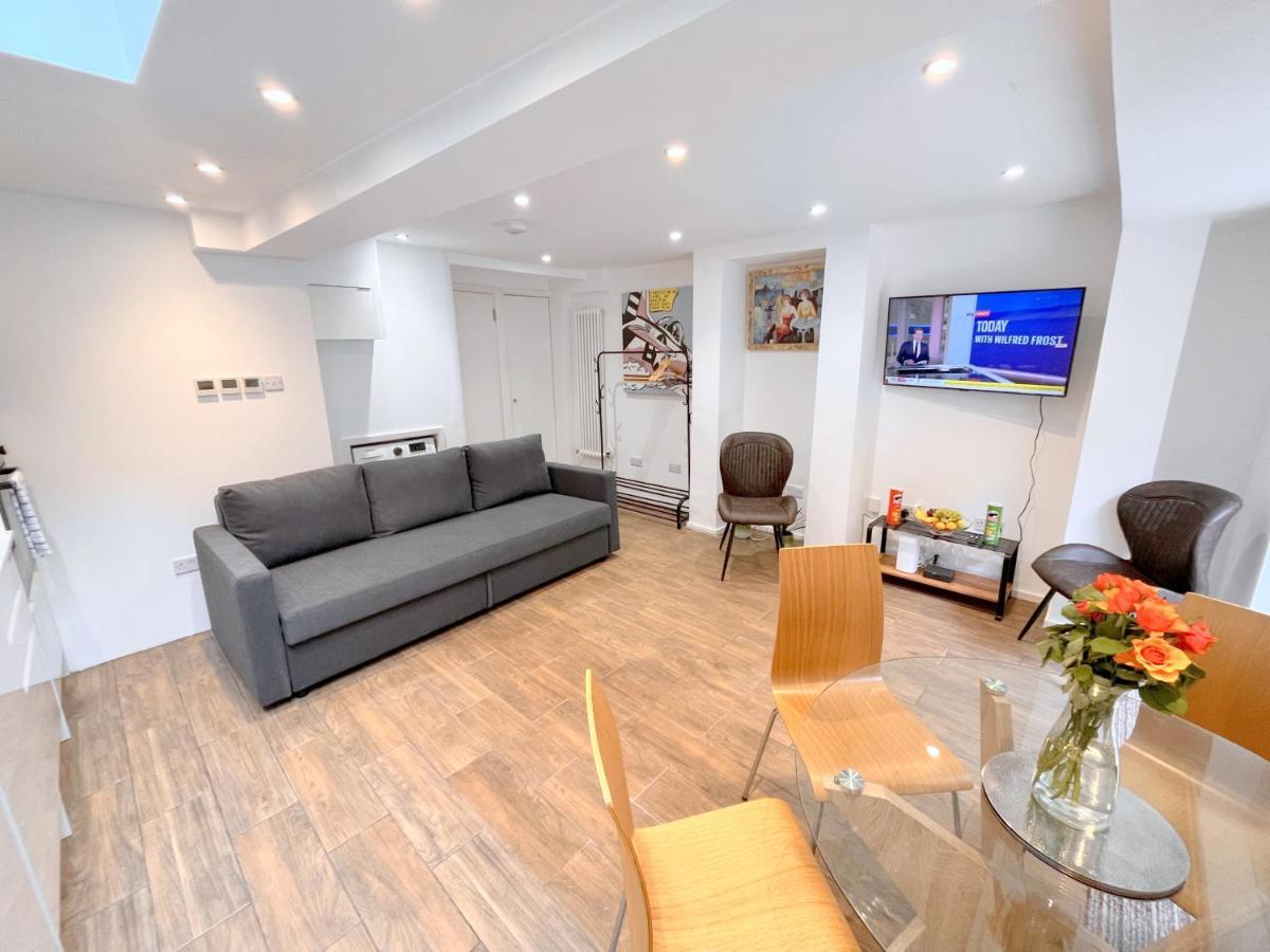 Lägenhet Two Bedroom Flat With Private Patio In Battersea
