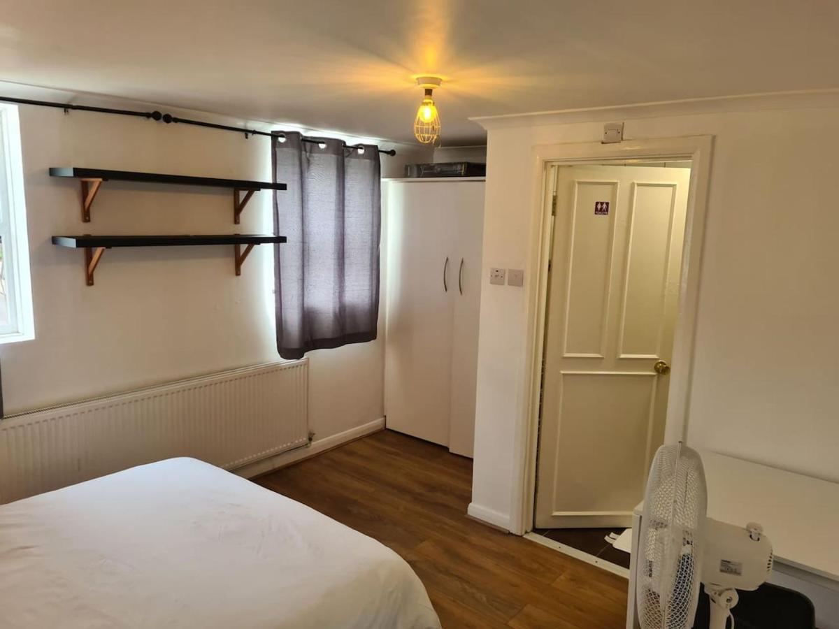 Close To Tower Bridge - 4 Bedroom House - 3 Bathrooms - Free Parking 3 Cars - Sleep 9 Feriehus *
