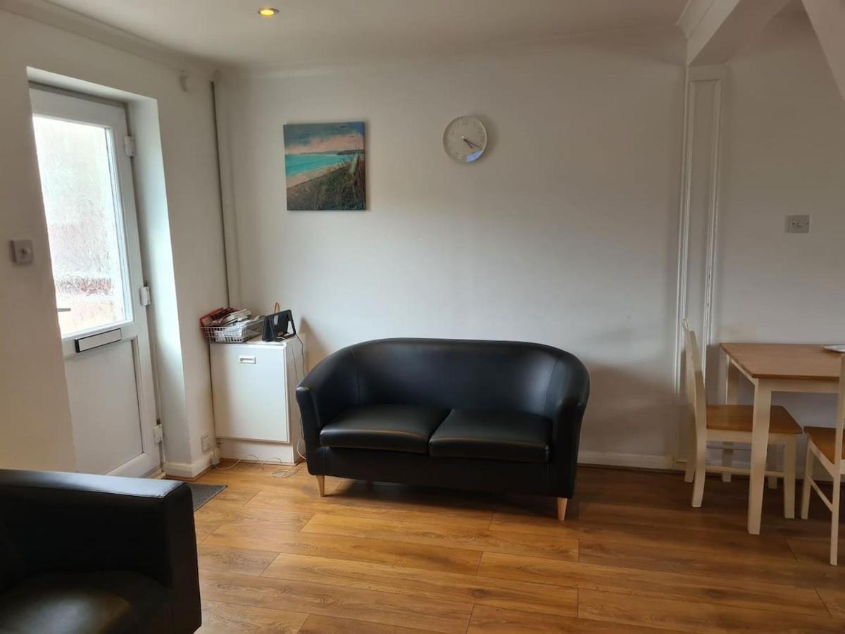 Ferienhaus Close To Tower Bridge - 4 Bedroom House - 3 Bathrooms - Free Parking 3 Cars - Sleep 9 London
