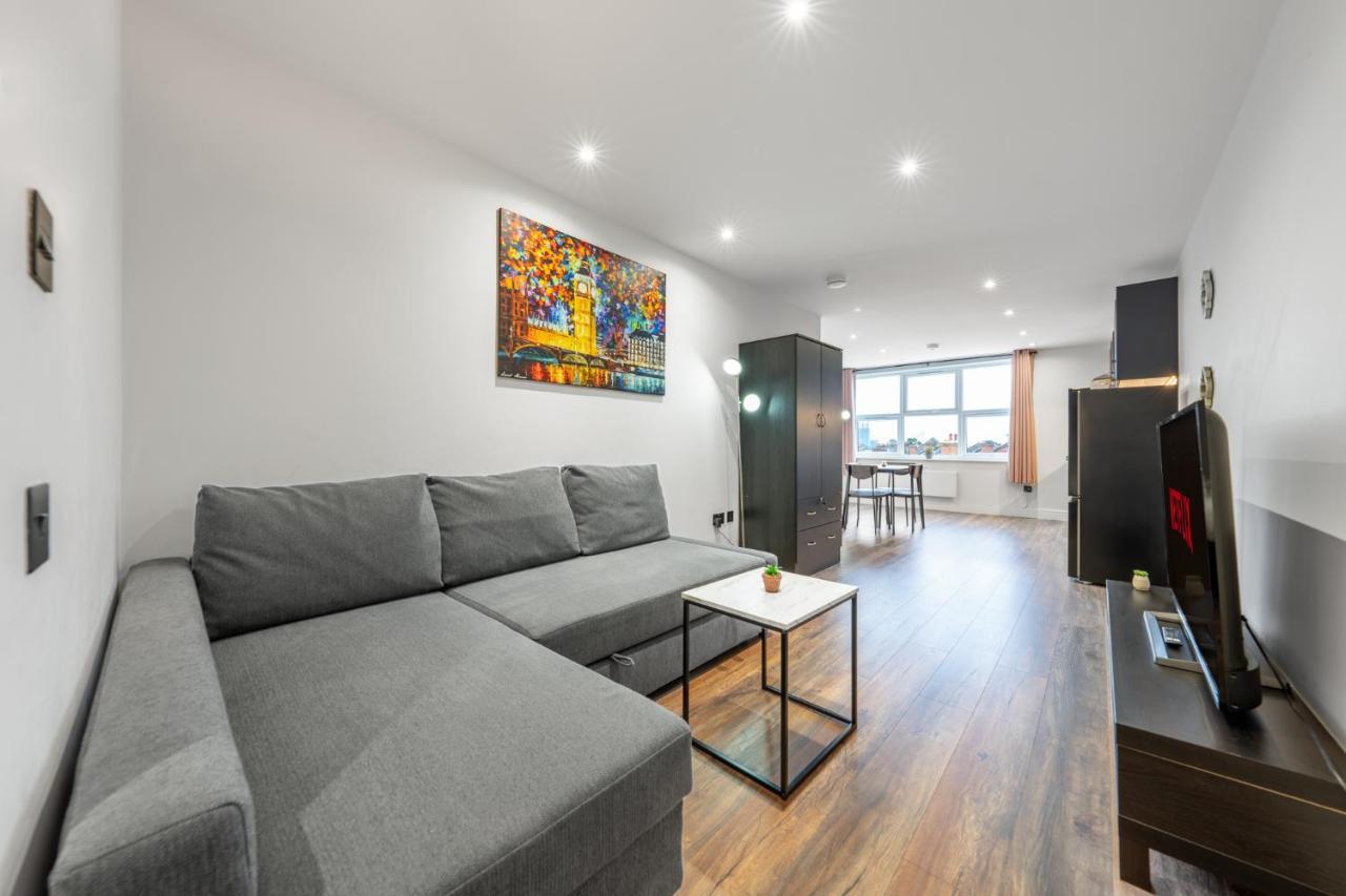 5 - West Brand New Loft Apartment London