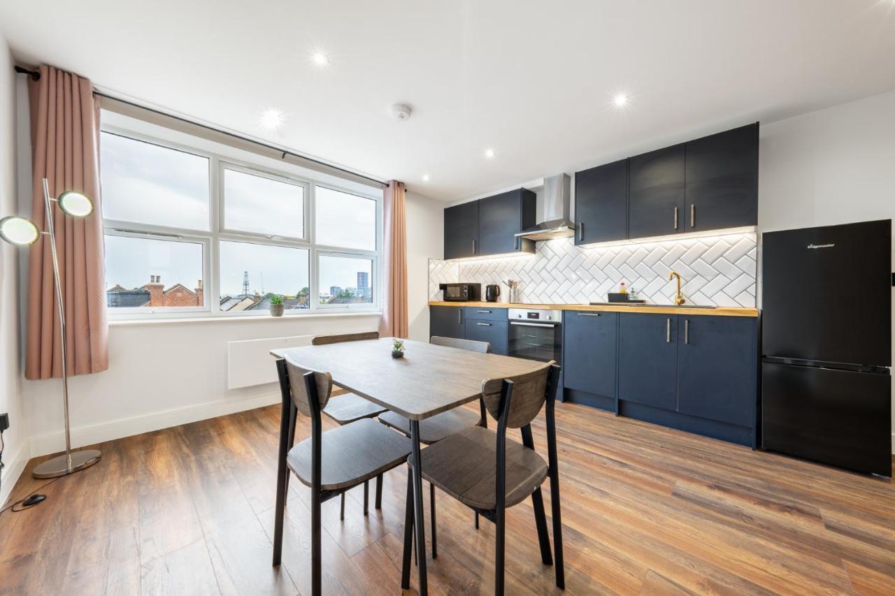 5 - West Brand New Loft * London