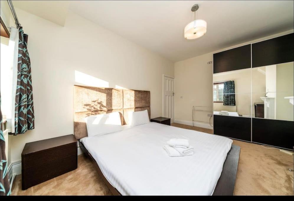 Lägenhet Immaculate Spacious 3 Bedrooms Flat Wembley Park *
