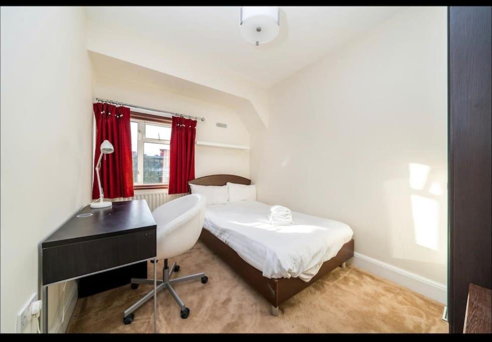 Immaculate Spacious 3 Bedrooms Flat Wembley Park Lägenhet *