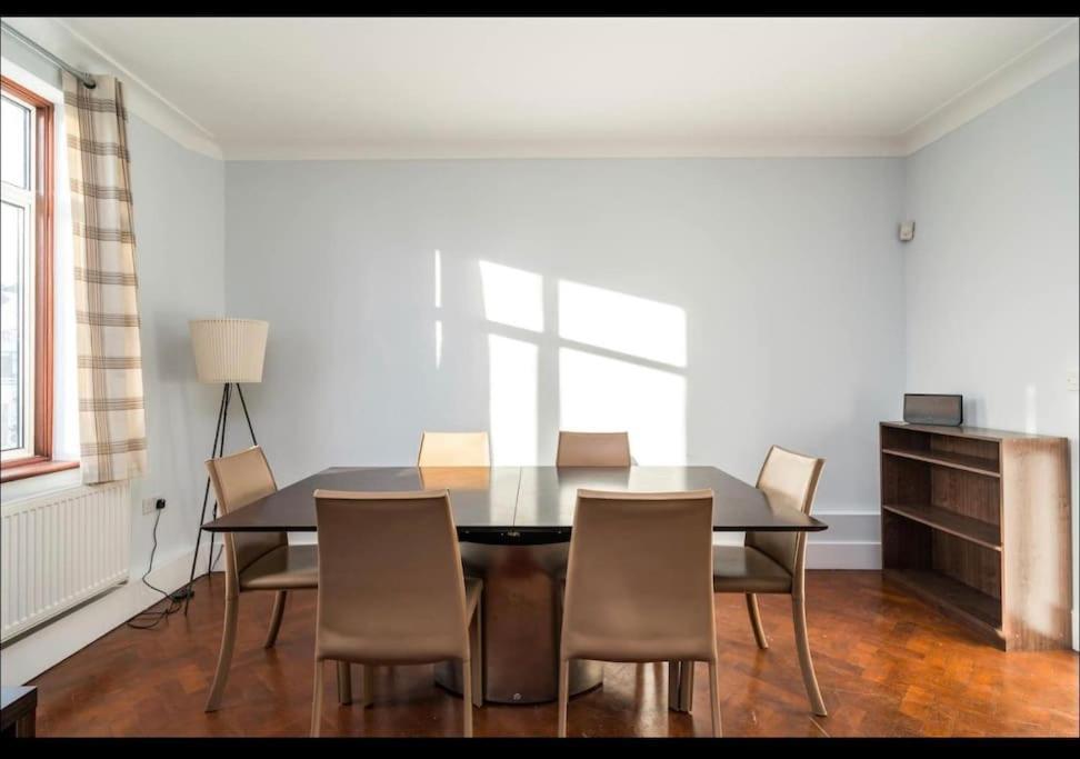 Lägenhet Immaculate Spacious 3 Bedrooms Flat Wembley Park *