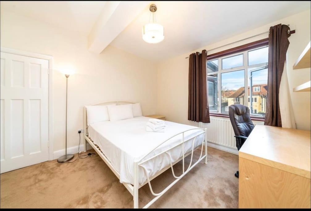 Lägenhet Immaculate Spacious 3 Bedrooms Flat Wembley Park *