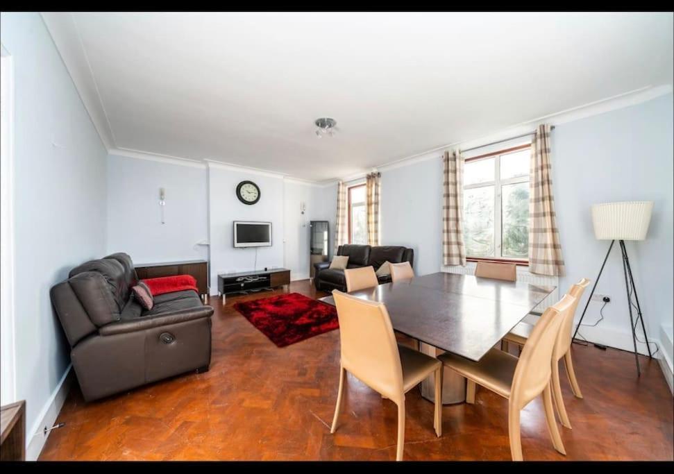 Lägenhet Immaculate Spacious 3 Bedrooms Flat Wembley Park London