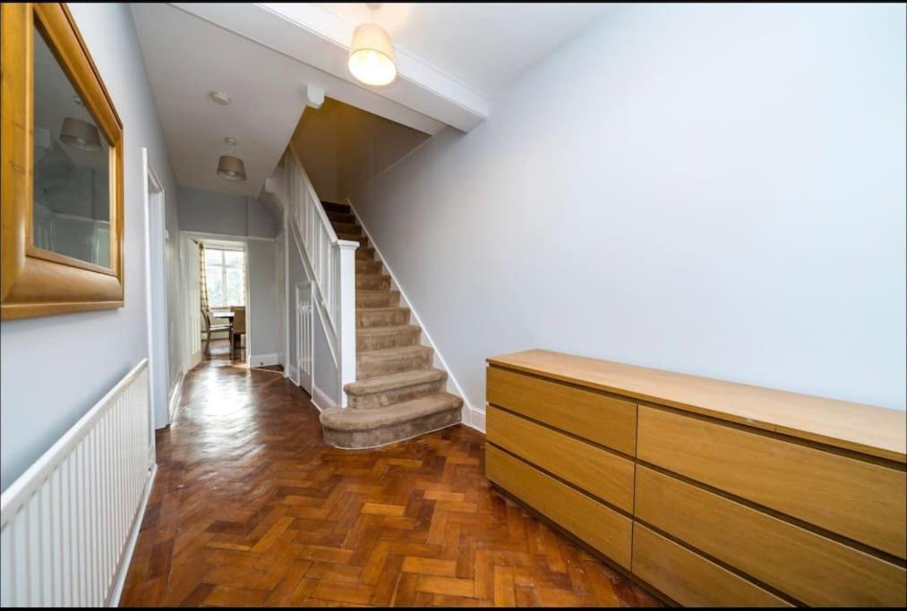 Lägenhet Immaculate Spacious 3 Bedrooms Flat Wembley Park