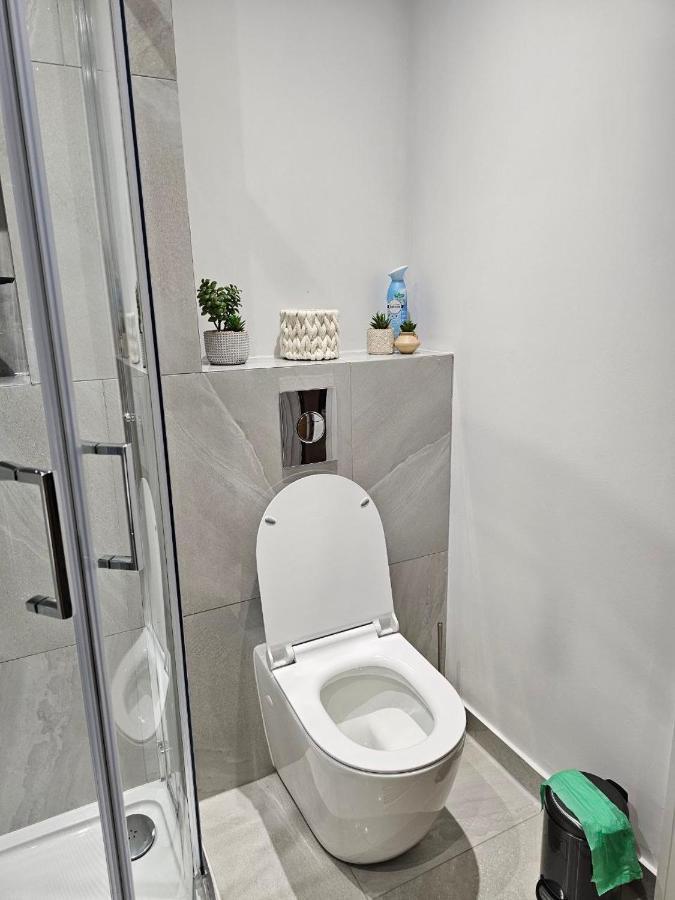 Appartement C2, Spacious 2 Bedroom Flat In Wembley *