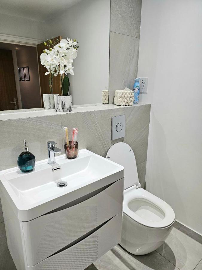 Appartement C2, Spacious 2 Bedroom Flat In Wembley Londen