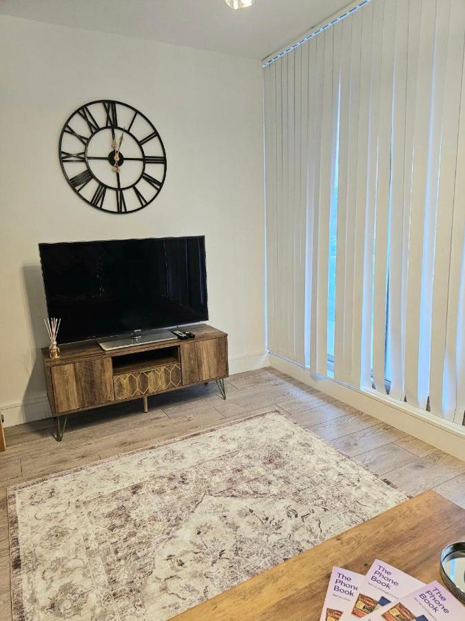 Appartement C2, Spacious 2 Bedroom Flat In Wembley *