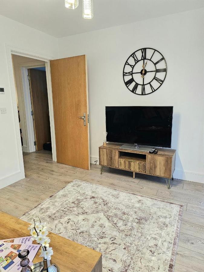 Appartement C2, Spacious 2 Bedroom Flat In Wembley Londen