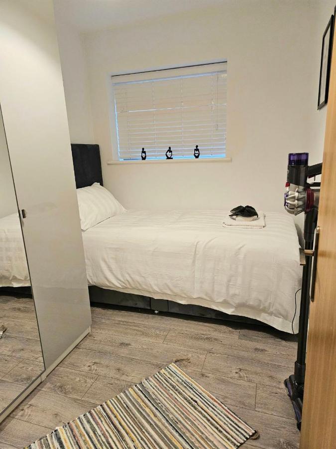C2, Spacious 2 Bedroom Flat In Wembley