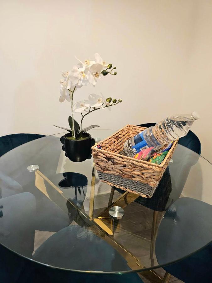 C2, Spacious 2 Bedroom Flat In Wembley Appartement *
